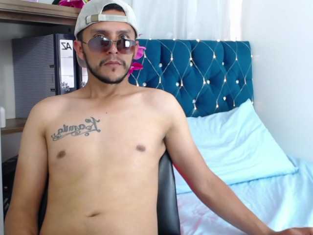 Live sex webcam photo for Chriis-- #276718295