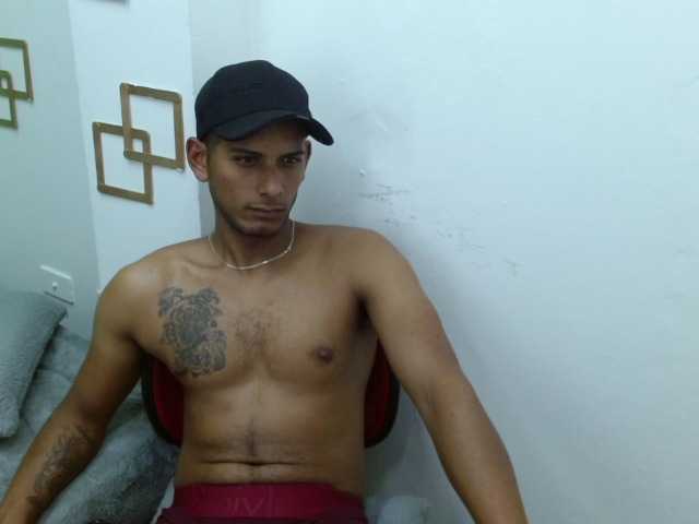 Live sex webcam photo for Chris-Dick99 #276381445