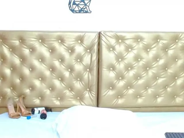 Live sex webcam photo for Chrissha1 #275501752