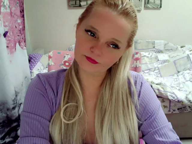 Live sex webcam photo for ChristieRoses #276999567