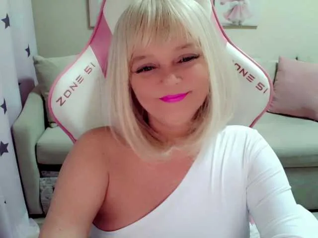 Live sex webcam photo for ChristieRoses #290434032