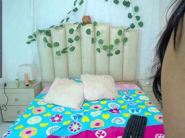 Live sex webcam photo for Christieferri #273355393