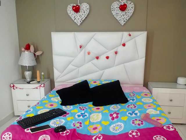 Live sex webcam photo for Christieferri #273583260