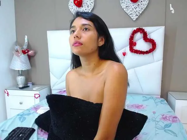 Live sex webcam photo for Christieferri #273691234