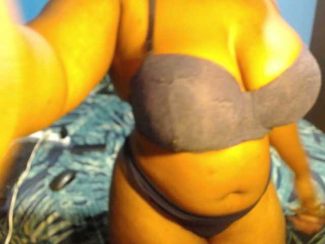 Live sex webcam photo for ChubbyAshanti #290586209