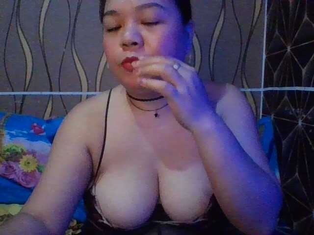 Live sex webcam photo for ChubbyYvonne #276446333