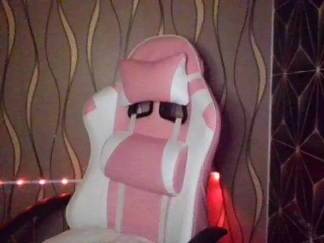 Live sex webcam photo for ChubbyYvonne #276452014