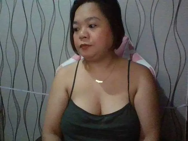 Live sex webcam photo for ChubbyYvonne #276713713