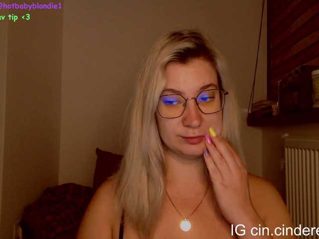 Live sex webcam photo for Cinderella07 #275971799