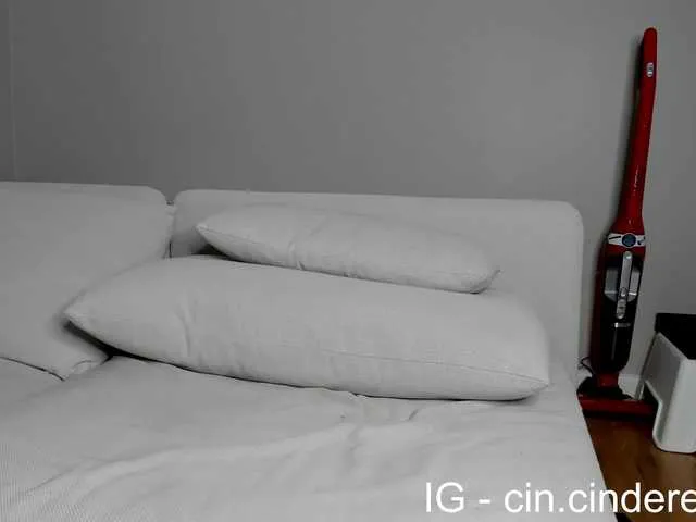 Live sex webcam photo for Cinderella07 #290465841