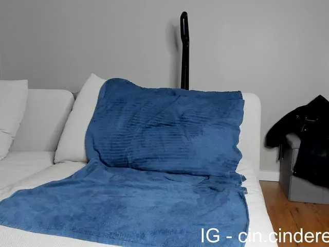 Live sex webcam photo for Cinderella07 #290695961
