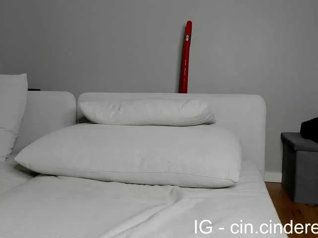 Live sex webcam photo for Cinderella07 #290779665