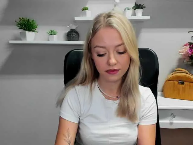 Live sex webcam photo for CindyGlam #290130741