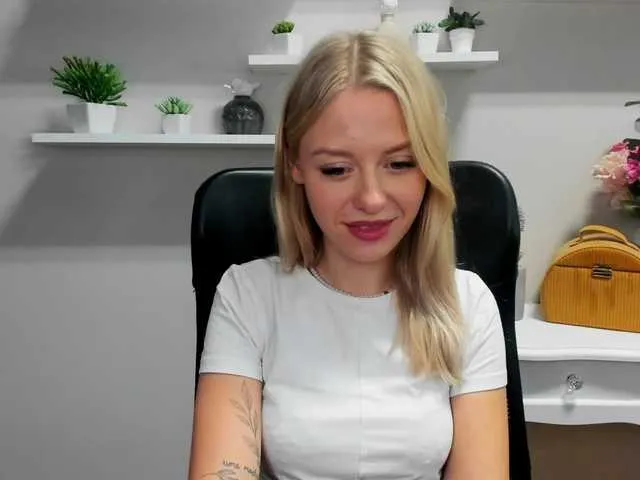 Live sex webcam photo for CindyGlam #290132309