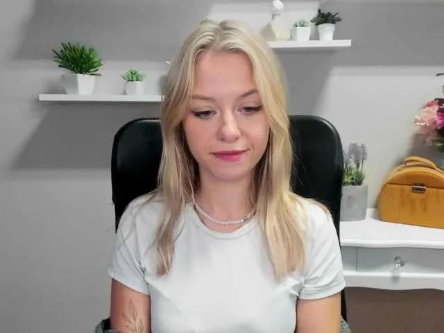 Live sex webcam photo for CindyGlam #290176777