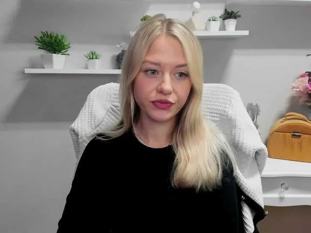 Live sex webcam photo for CindyGlam #290189136
