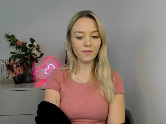 Live sex webcam photo for CindyGlam #290273138