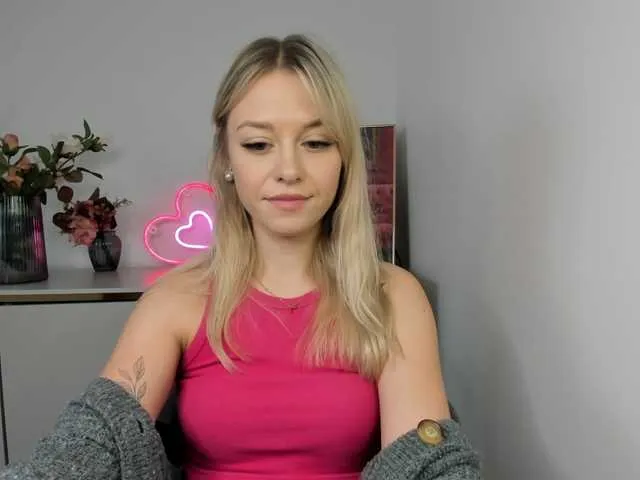 Live sex webcam photo for CindyGlam #290298824