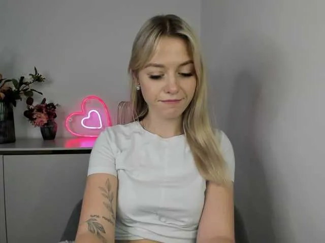 Live sex webcam photo for CindyGlam #290346329