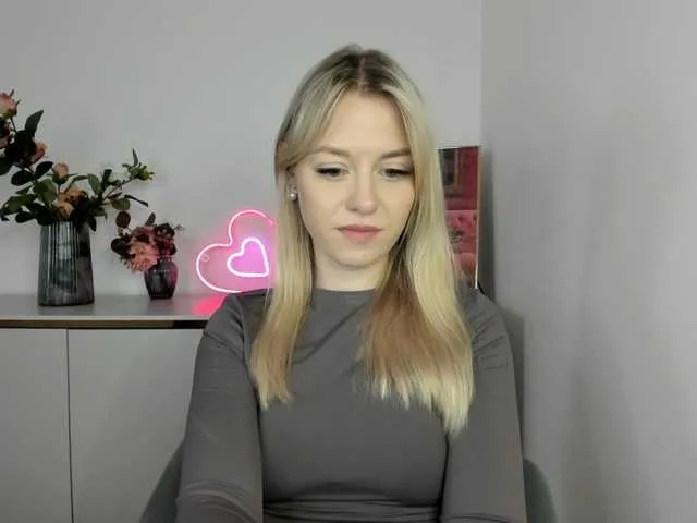 Live sex webcam photo for CindyGlam #290360470
