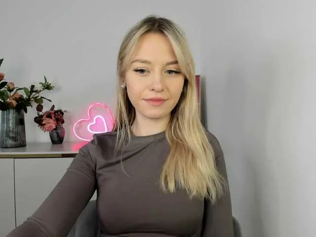 Live sex webcam photo for CindyGlam #290386494