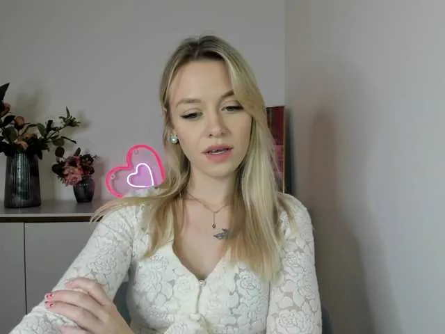 Live sex webcam photo for CindyGlam #290393392
