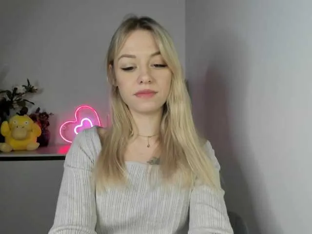 Live sex webcam photo for CindyGlam #290485688