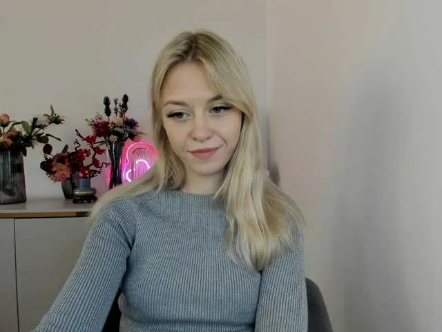 Live sex webcam photo for CindyGlam #290553428