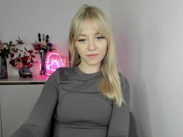 Live sex webcam photo for CindyGlam #290574558