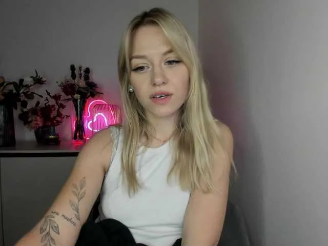 Live sex webcam photo for CindyGlam #290581803