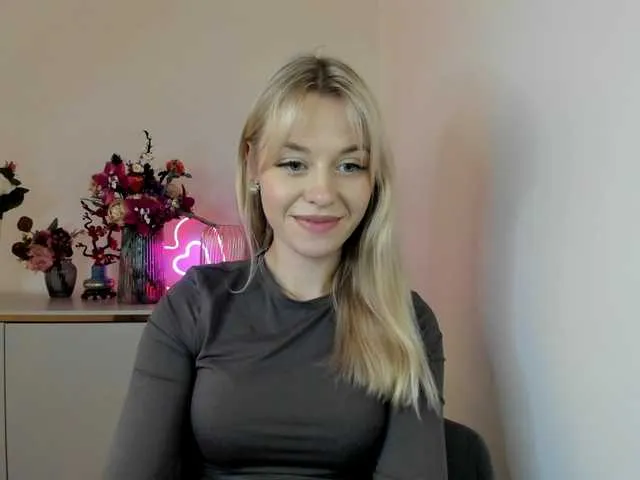 Live sex webcam photo for CindyGlam #290613782