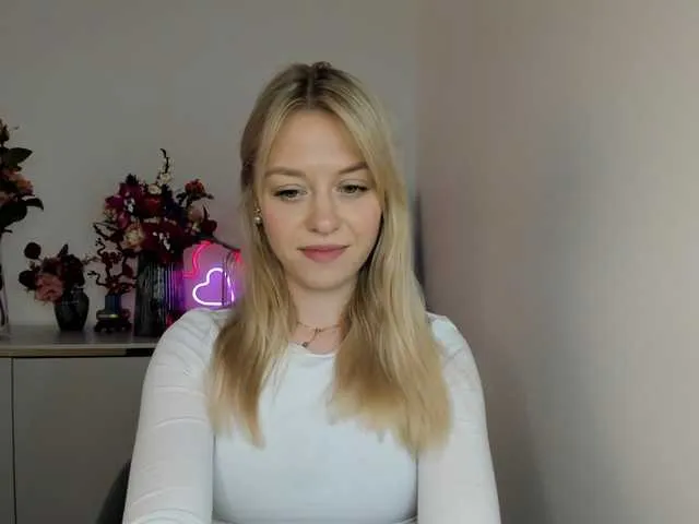 Live sex webcam photo for CindyGlam #290647426