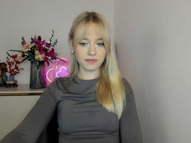 Live sex webcam photo for CindyGlam #290764279
