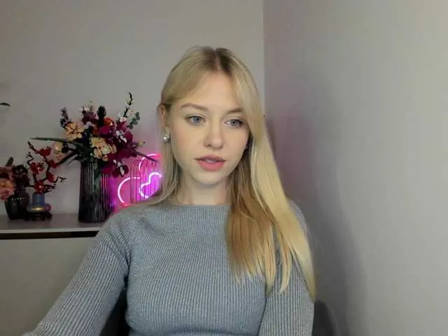 Live sex webcam photo for CindyGlam #290852149