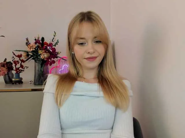 Live sex webcam photo for CindyGlam #290859545