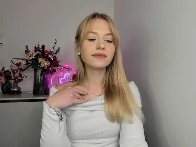 Live sex webcam photo for CindyGlam #290860980