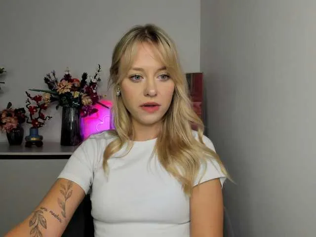 Live sex webcam photo for CindyGlam #290934775