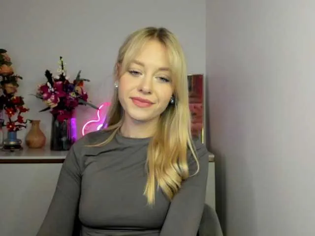 Live sex webcam photo for CindyGlam #290975505