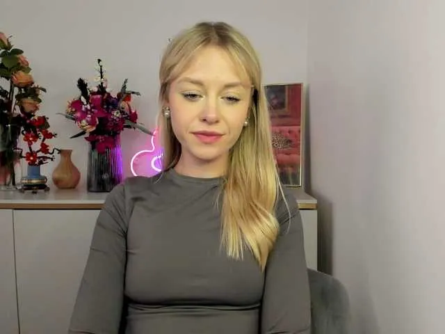 Live sex webcam photo for CindyGlam #290977403
