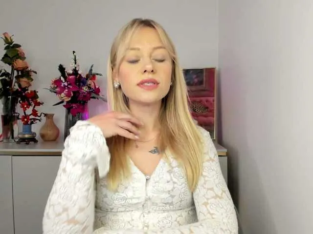 Live sex webcam photo for CindyGlam #290982541