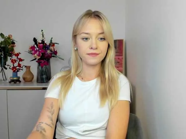 Live sex webcam photo for CindyGlam #291014657