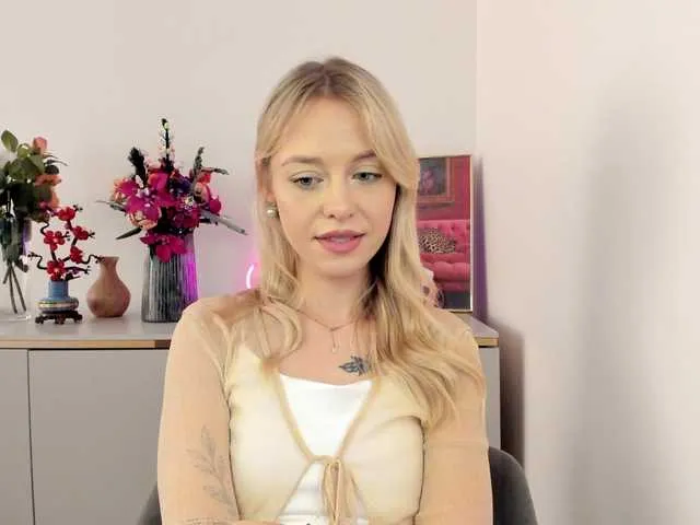 Live sex webcam photo for CindyGlam #291041724