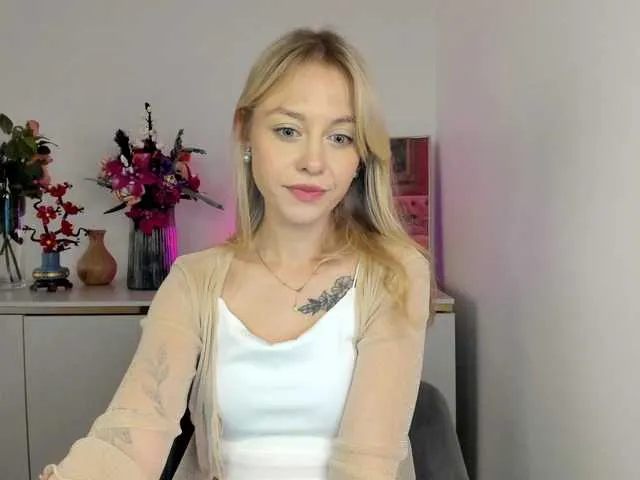 Live sex webcam photo for CindyGlam #291043336