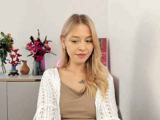 Live sex webcam photo for CindyGlam #291061378