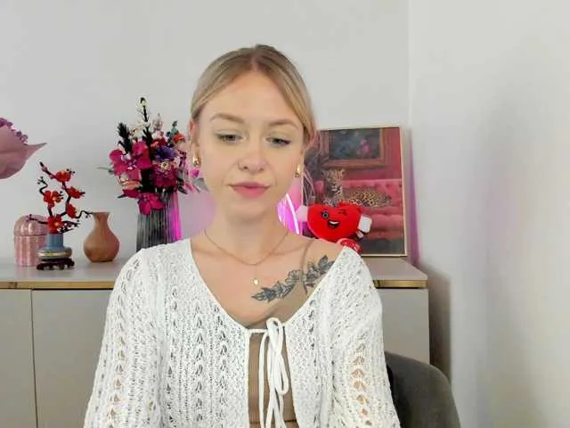 Live sex webcam photo for CindyGlam #291131157