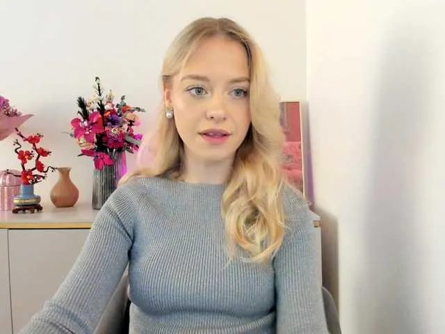 Live sex webcam photo for CindyGlam #291136216