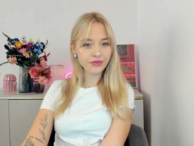 Live sex webcam photo for CindyGlam #291177186