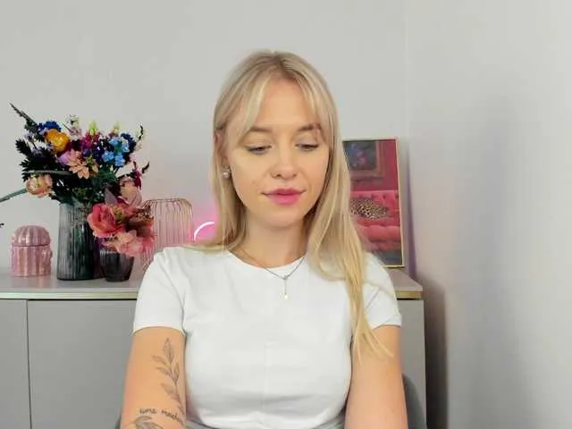 Live sex webcam photo for CindyGlam #291178410