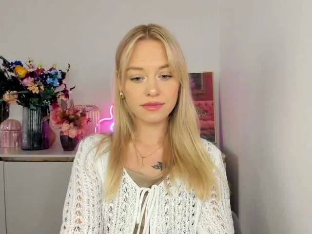 Live sex webcam photo for CindyGlam #291229568