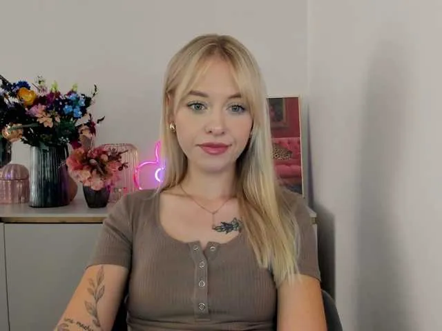 Live sex webcam photo for CindyGlam #291243780
